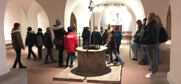 Die Kinder der 4. Klasse erkunden den Würzburger Dom und Neumünster
